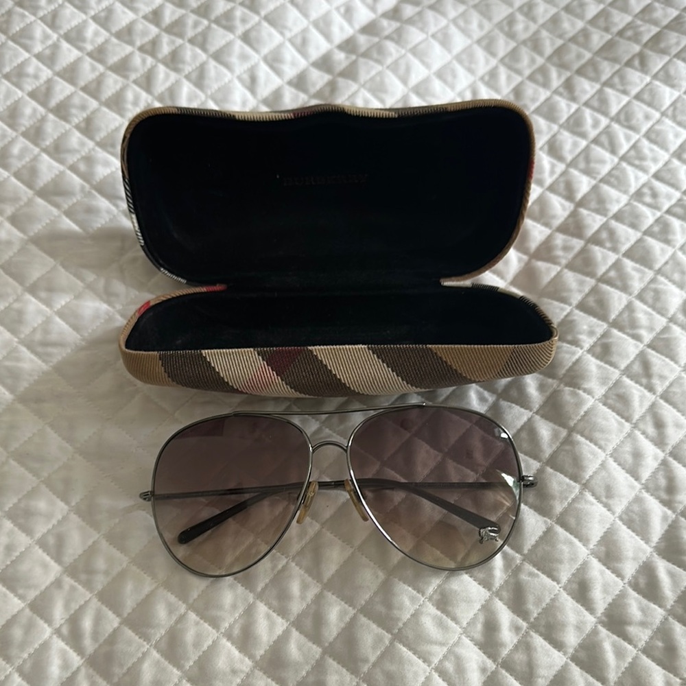 Burberry classic Silver Aviator Sunglasses with Gradient Lenses